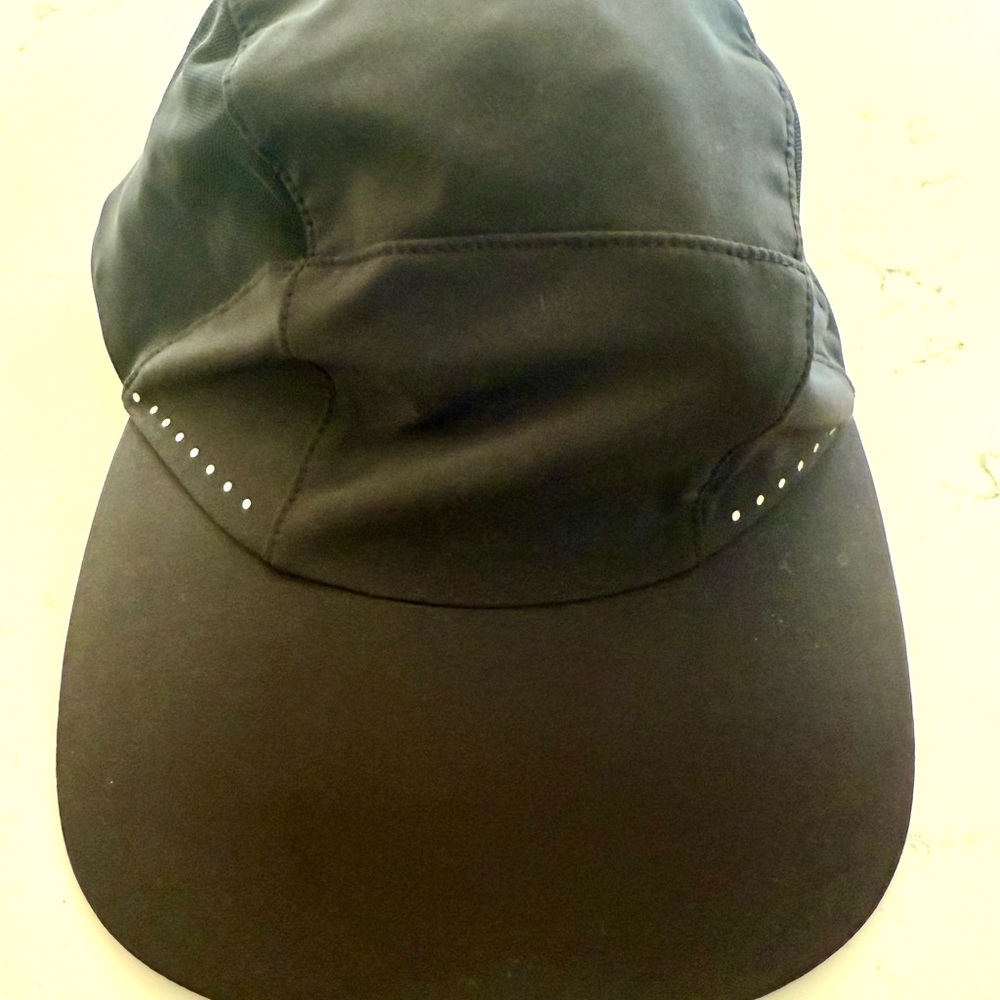 Black lululemon hat